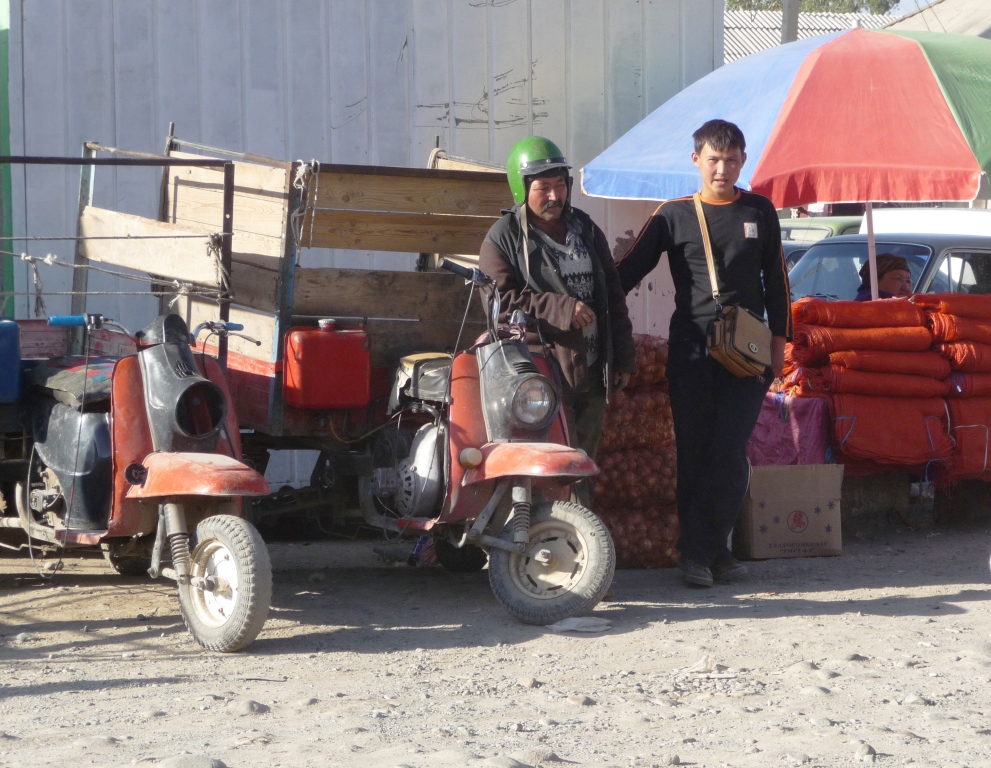 41Kirgistan Markt in Karakol.JPG