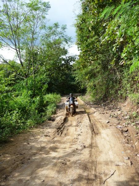 68Laos Piste.JPG